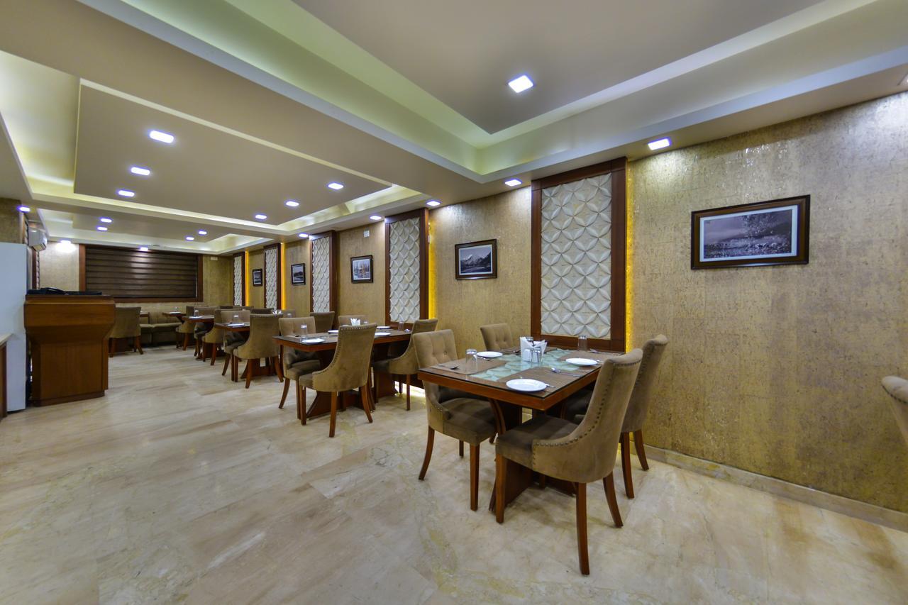 Clarks Inn Srinagar Zewnętrze zdjęcie
