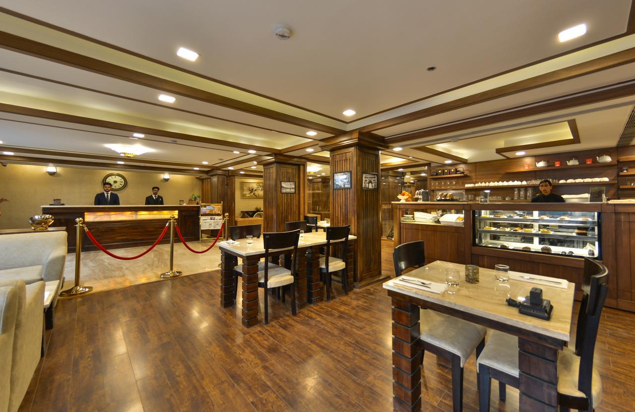 Clarks Inn Srinagar Zewnętrze zdjęcie
