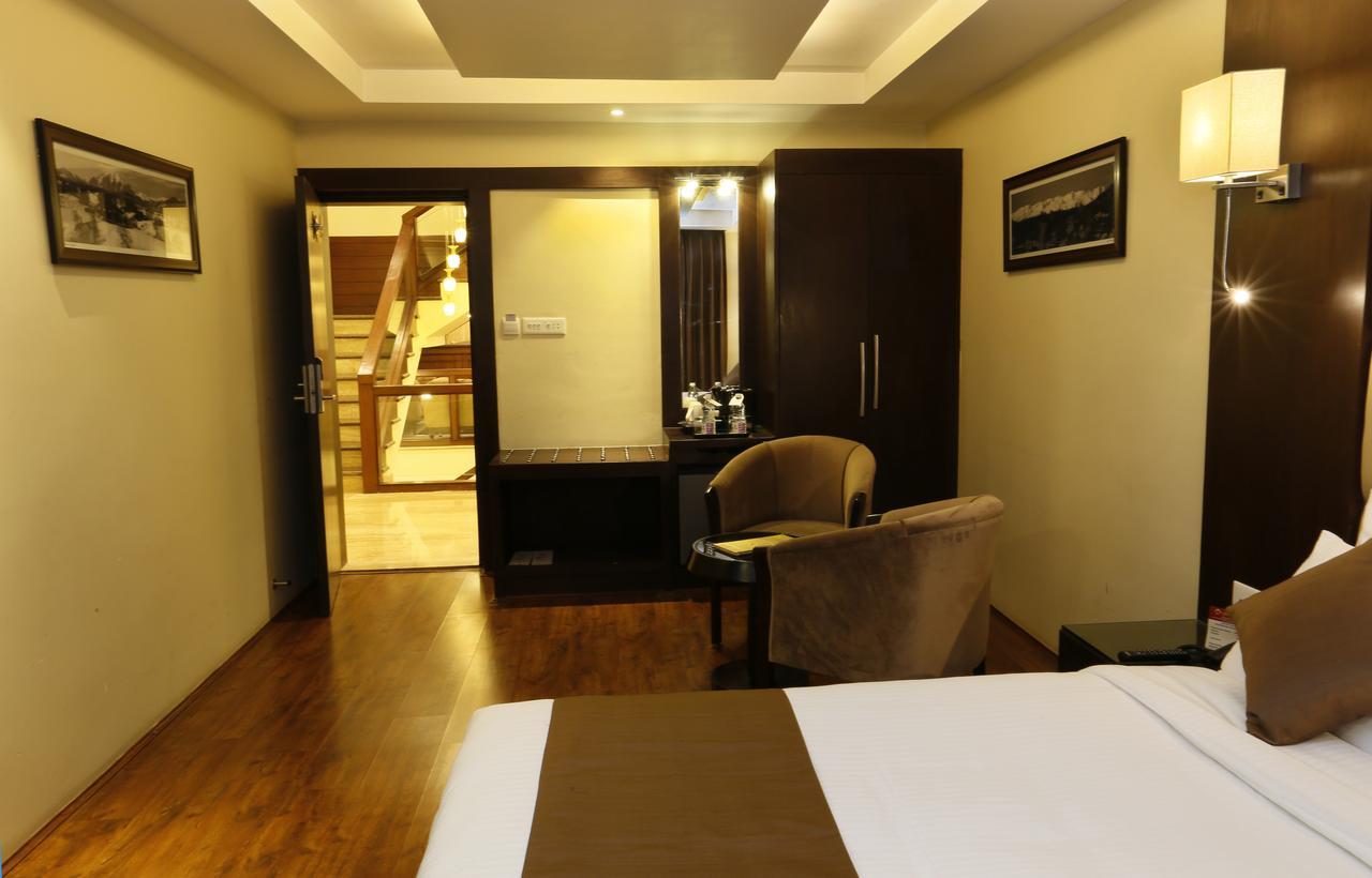Clarks Inn Srinagar Zewnętrze zdjęcie
