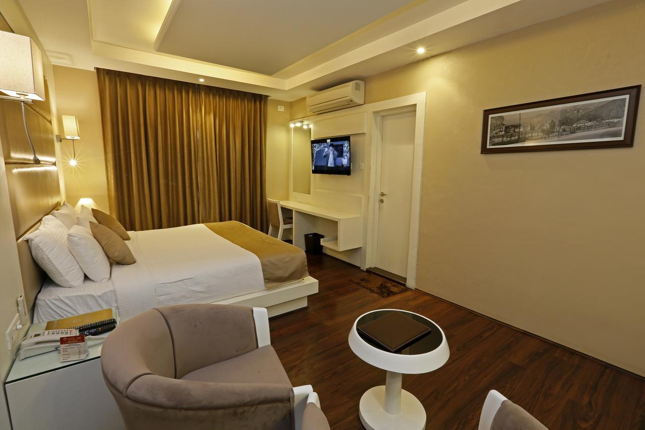 Clarks Inn Srinagar Zewnętrze zdjęcie