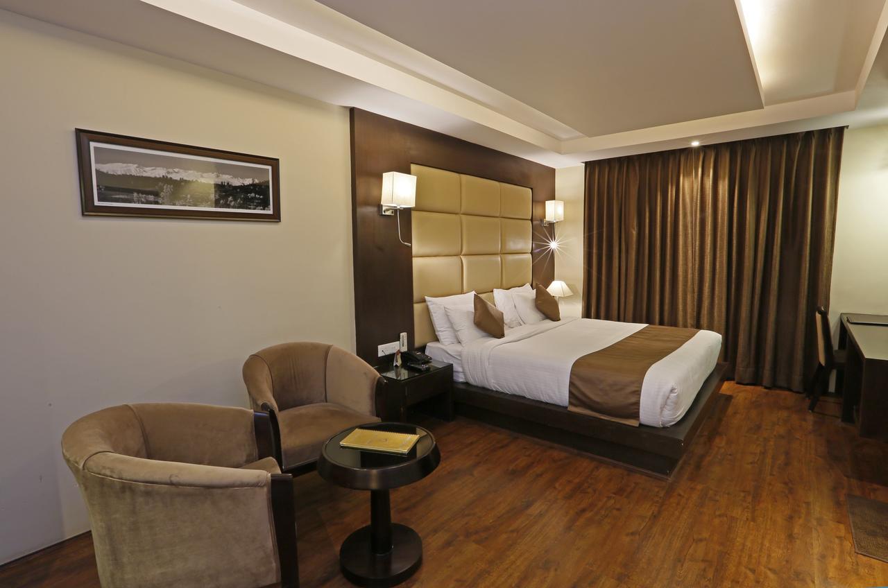 Clarks Inn Srinagar Zewnętrze zdjęcie