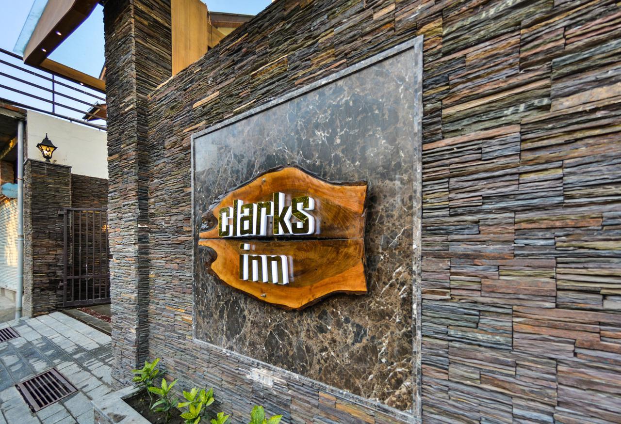 Clarks Inn Srinagar Zewnętrze zdjęcie