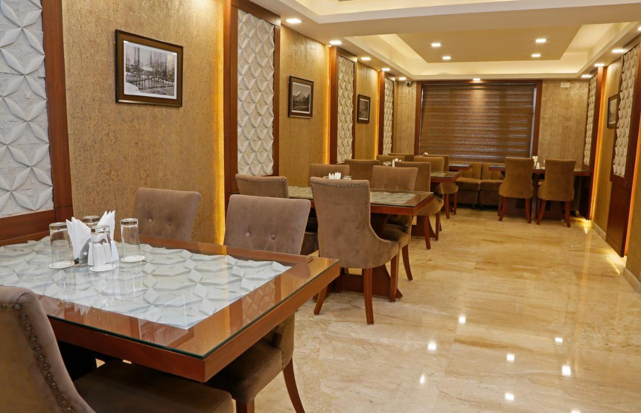 Clarks Inn Srinagar Zewnętrze zdjęcie