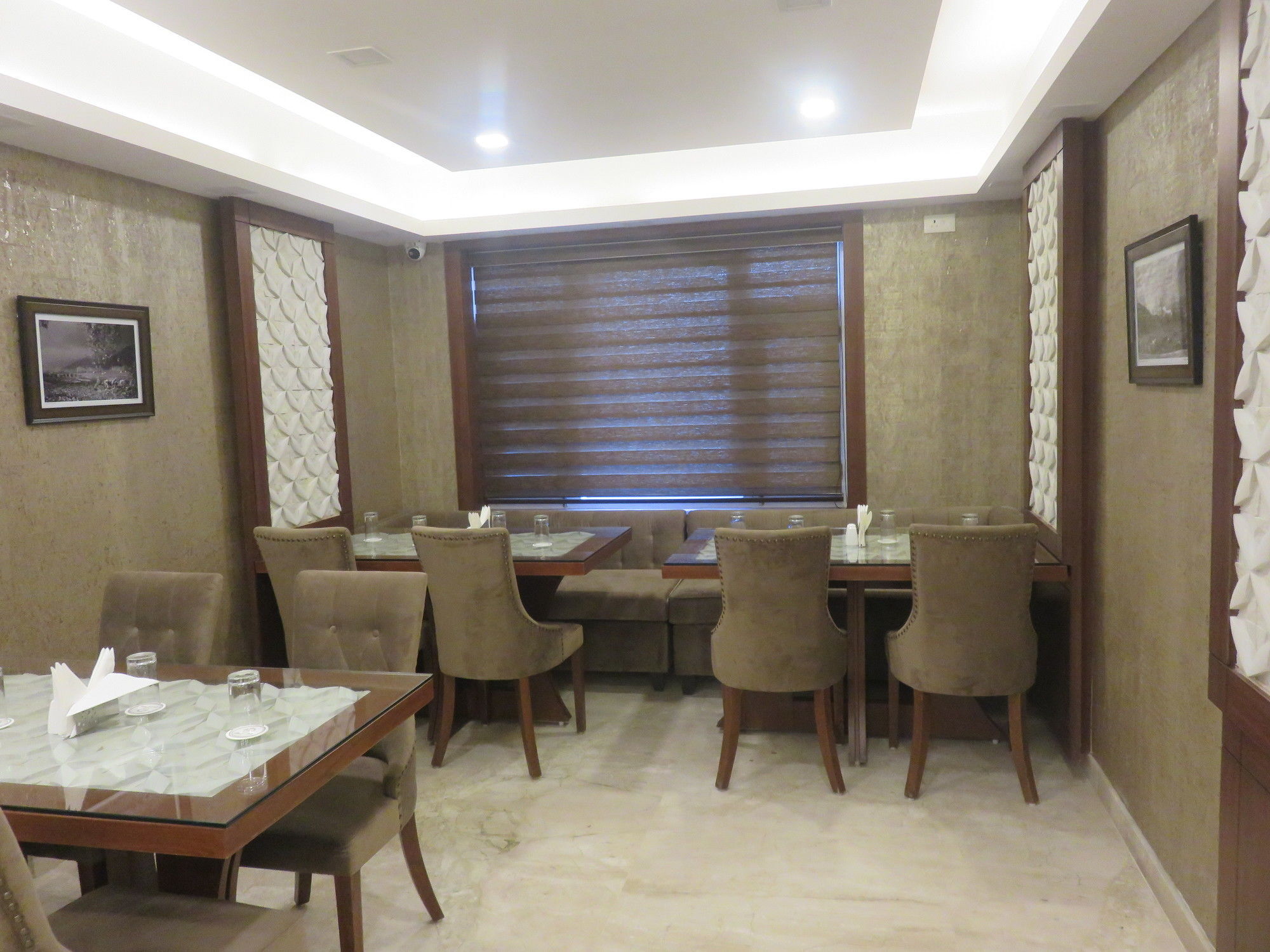 Clarks Inn Srinagar Zewnętrze zdjęcie